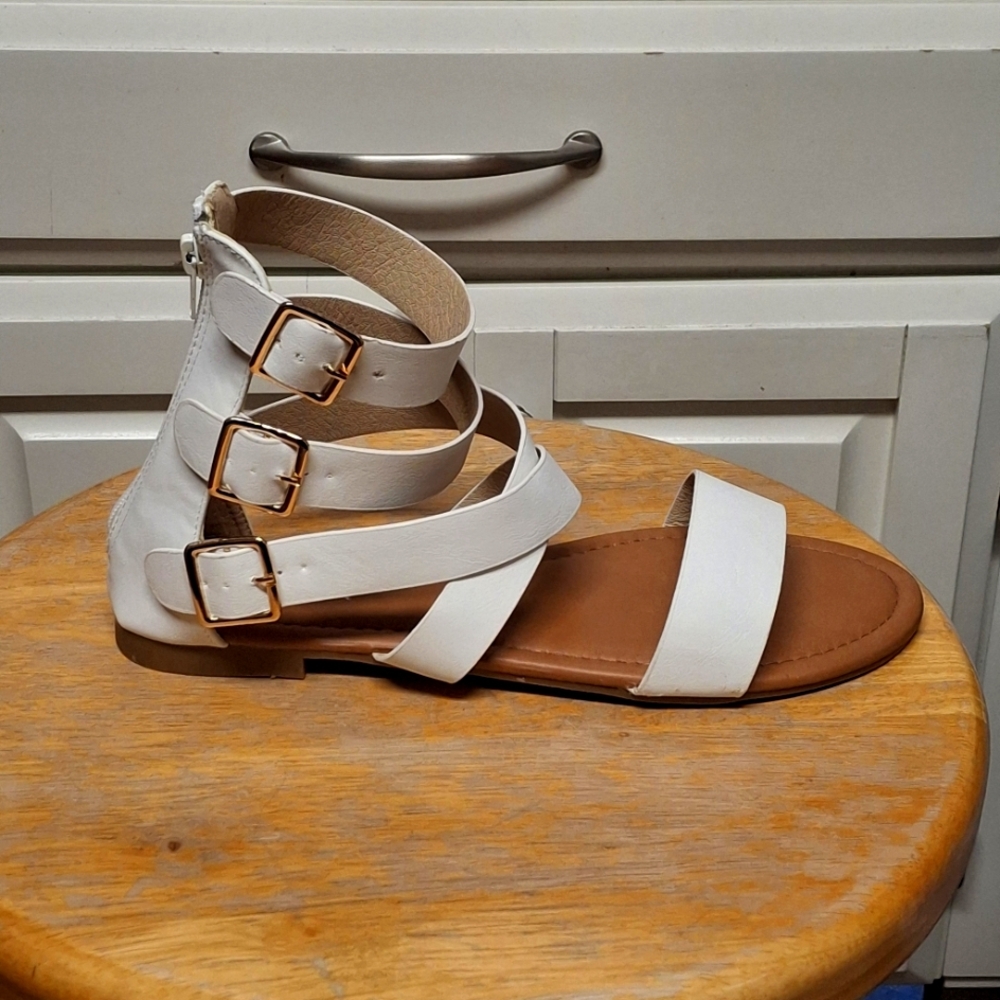 New Women's Adriana-48 strappy gladiator sandal gold buckle accent-white